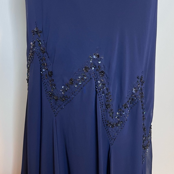 XSCAPE Sleek Mermaid Silhouette Beaded Maxi Dress. Size 8 - Picture 5 of 10